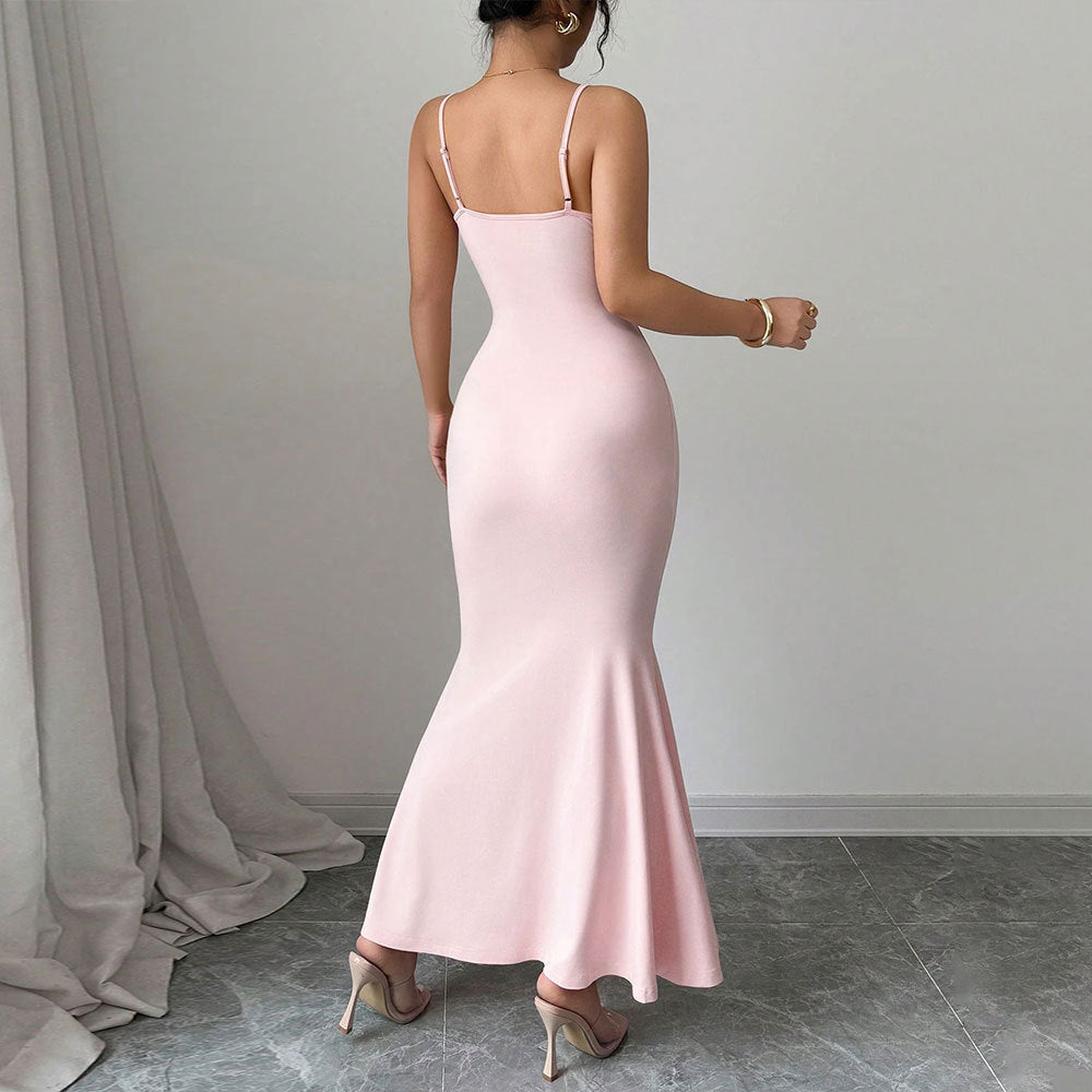 Robe maxi ajustée pour femme avec des bretelles spaghetti et un design drapé sophistiqué Levoire