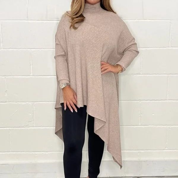 Haut en tricot asymétrique pour femmes avec col haut et coupe moderne Levoire