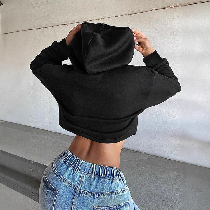 Sweatshirt court pour femmes avec une coupe décontractée et une capuche Levoire