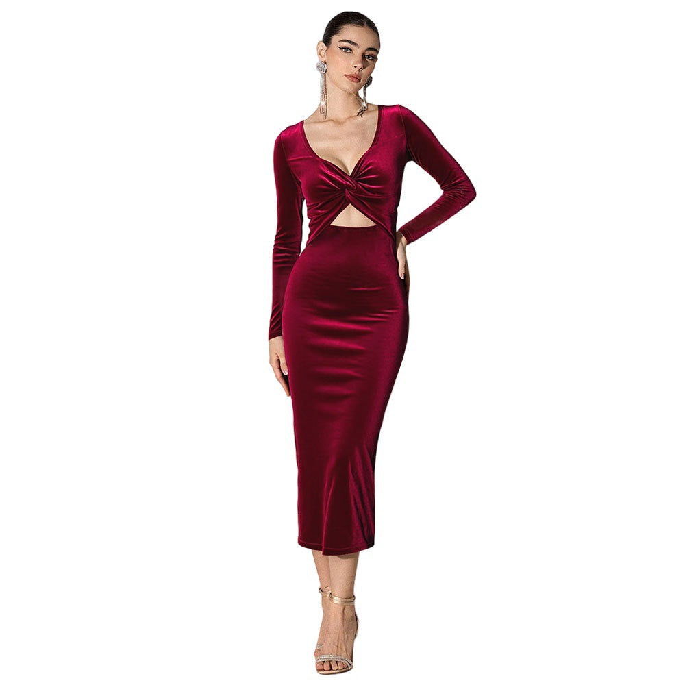 Robe élégante enveloppante pour femmes en matériau velouté avec un décolleté plongeant et un insert à la taille Levoire