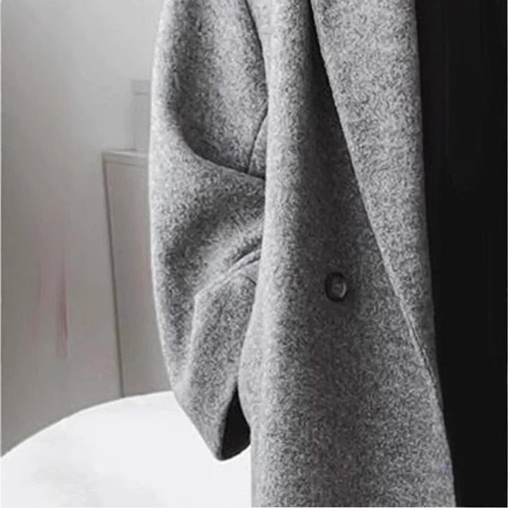 Manteau en laine oversize pour femmes avec patte de boutonnage double et coupe élégante Levoire