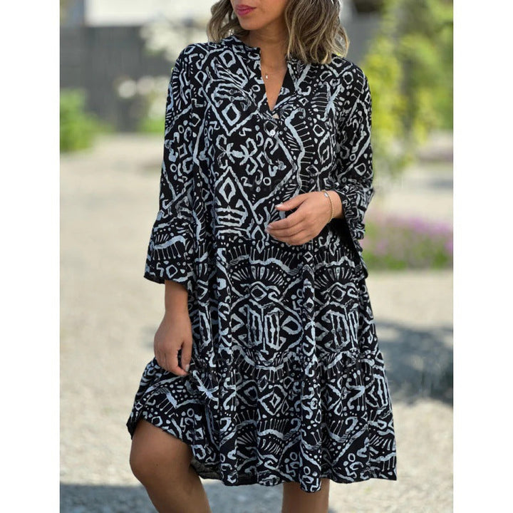 Levoire | Élégant Robe à encolure en V à manches courtes Imprimé gâteau ajouté noir