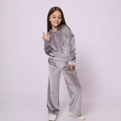 Levoire | Confortable ensemble de sport pour filles en chapeau en velours et sweat-shirt