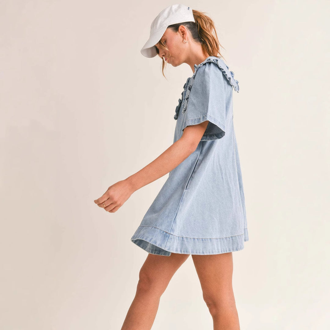 robe en denim pour femmes avec col volumineux et détails en volants Levoire