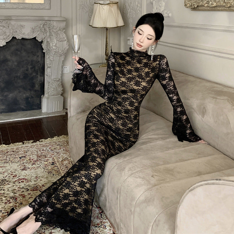 Levoire | Robe fourreau à encolure haute à manches longues