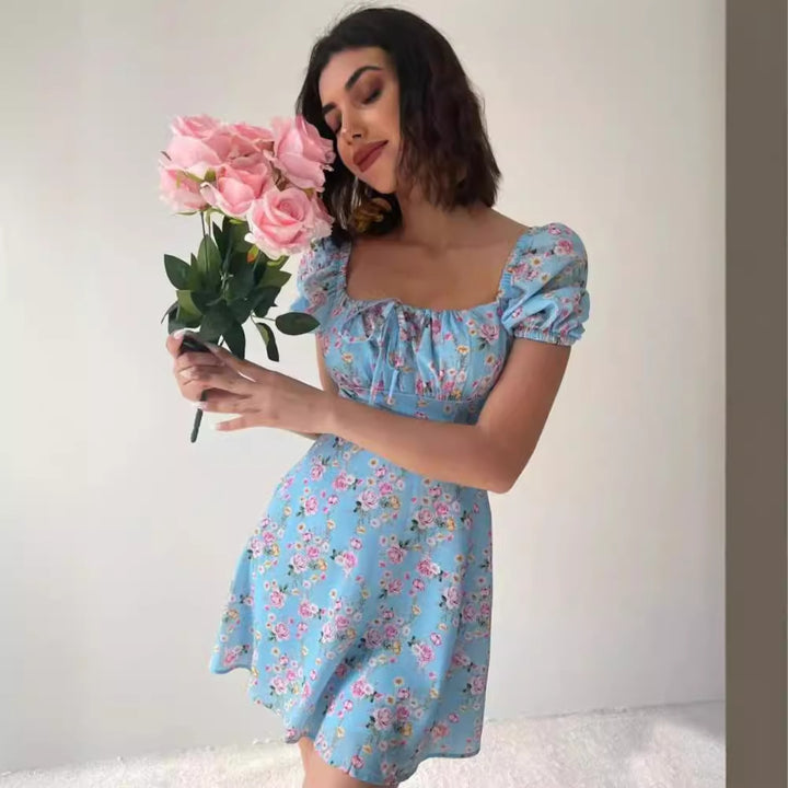 Robe mini joueuse pour femmes avec détails en volants et motif floral Levoire