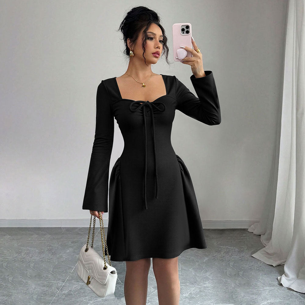 Robe féminine mi-longue avec des détails de volants raffinés et une coupe ajustée Levoire