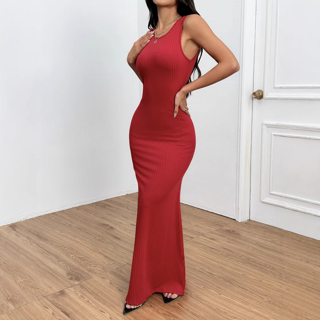 Robe maxi côtelée ajustée pour femmes avec un élégant col rond Levoire