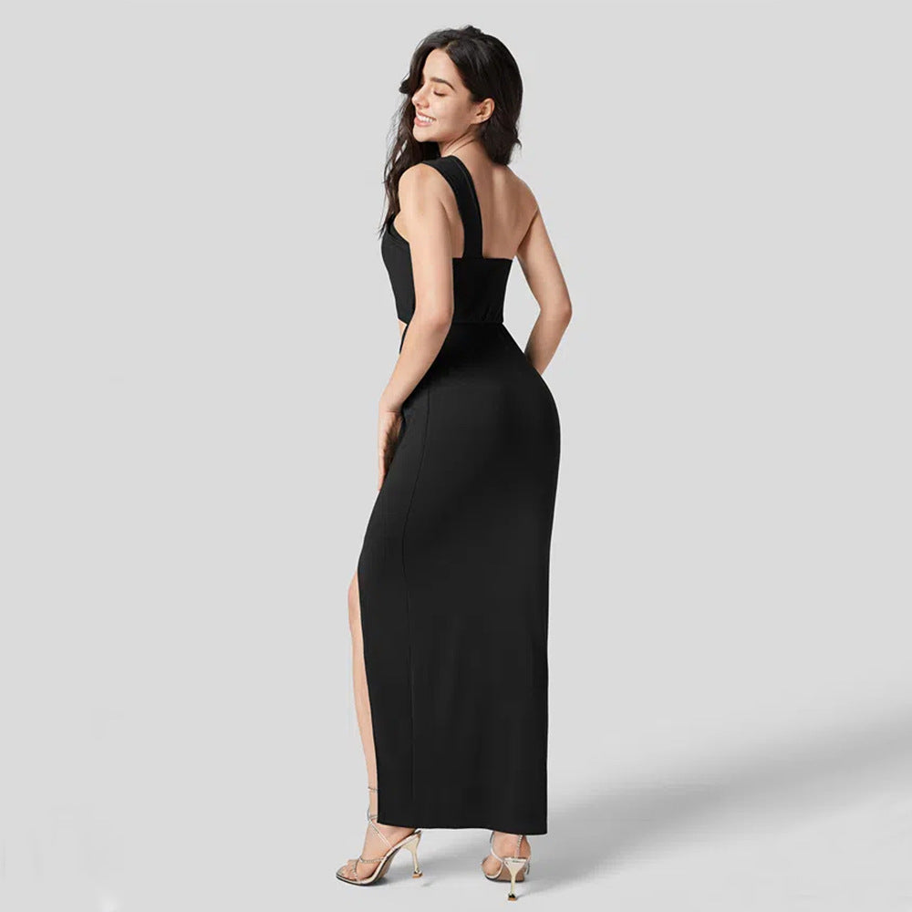Robe enveloppante élégante pour femme avec des détails découpés asymétriques et une silhouette ajustée Levoire