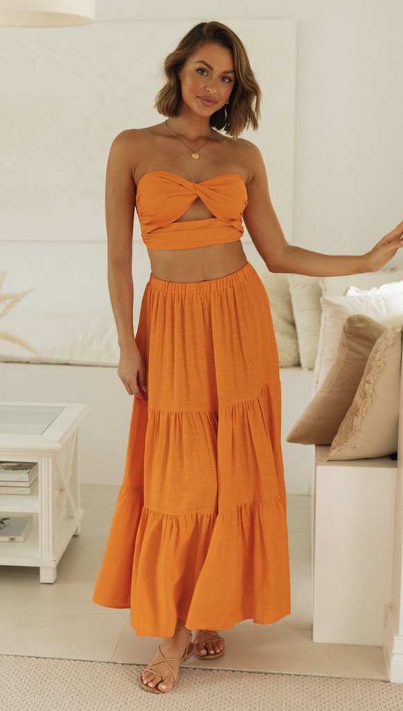 Ensemble Femme Deux Pièces composé d'un Top Court et d'une Jupe Maxi avec Silhouette Aérée Levoire