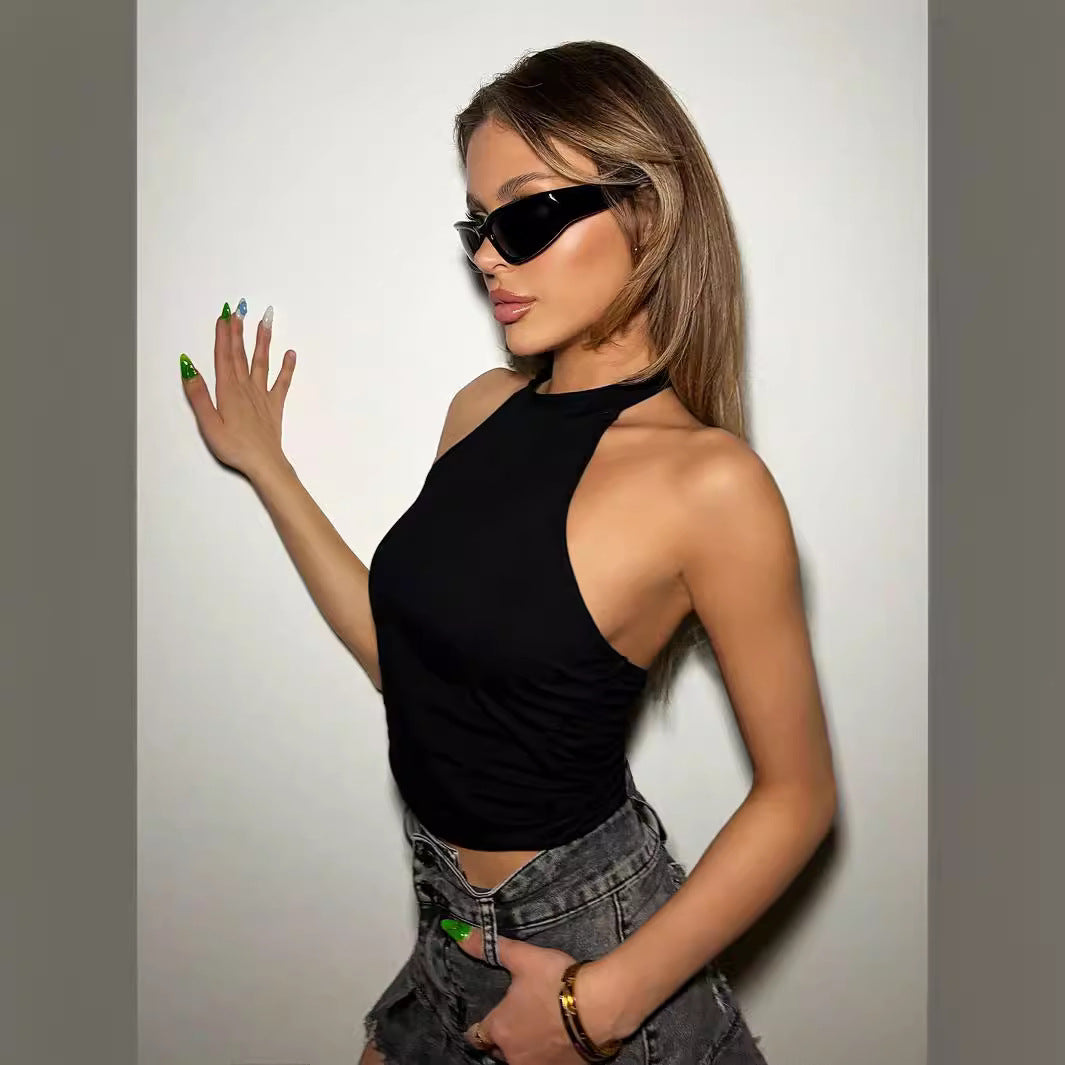 Top court pour femmes avec un design à col halter à la mode et une silhouette ajustée Levoire