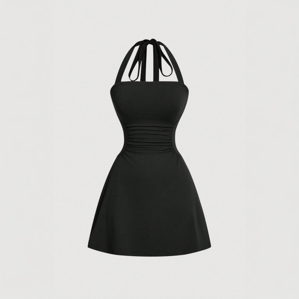 Robe à dos nu pour femmes avec drapés flatteurs pour la silhouette et un design à lacets élégant au dos Levoire