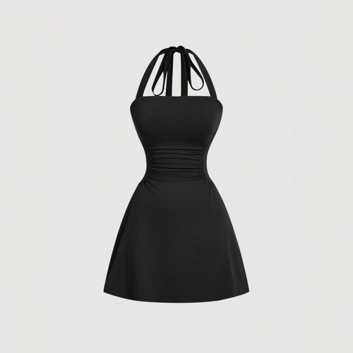 Robe à dos nu pour femmes avec drapés flatteurs pour la silhouette et un design à lacets élégant au dos Levoire