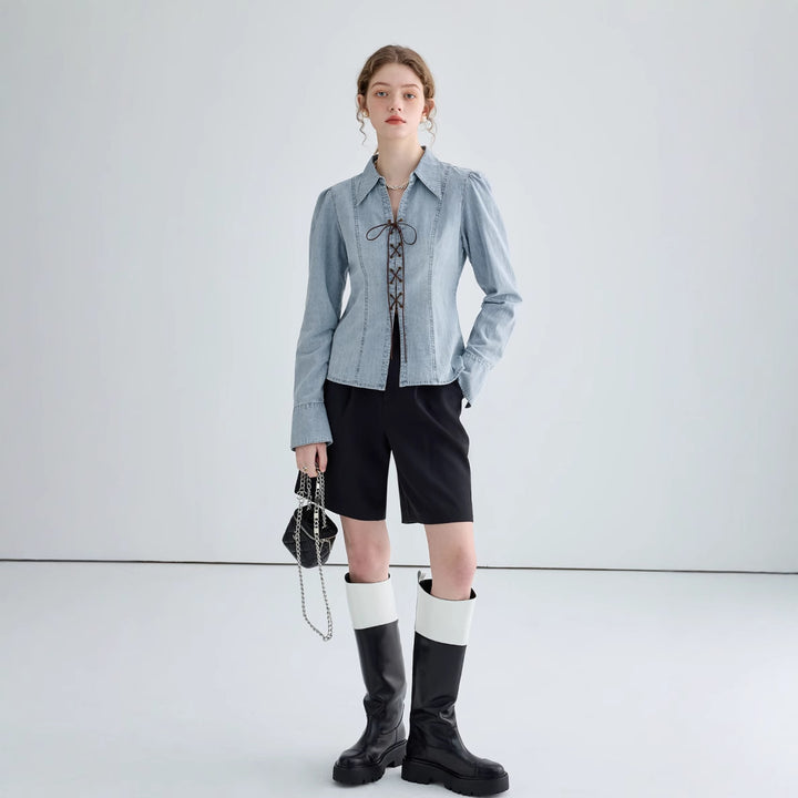Blouse en jean pour femmes avec décolleté lacé et élégantes manches bouffantes Levoire