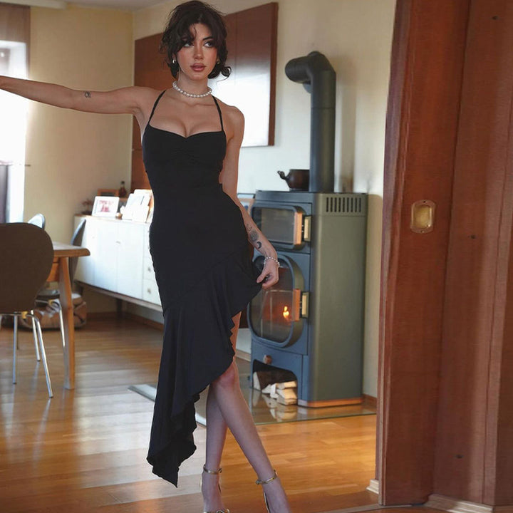 Robe longue à manches longues attrayante pour femmes avec un design sans bretelles et un ourlet fluide Levoire