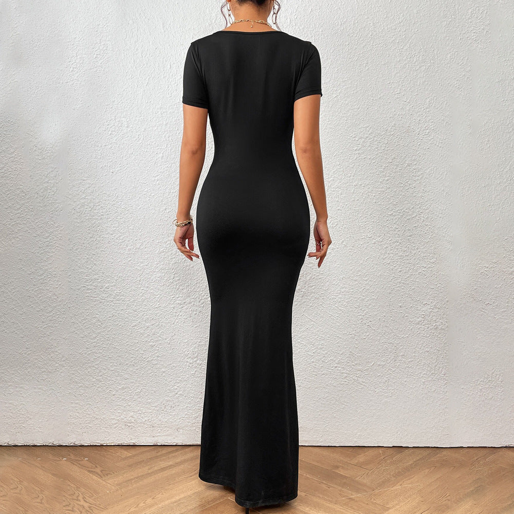 Robe maxi élégante pour femmes avec décolleté en U profond et coupe ajustée Levoire