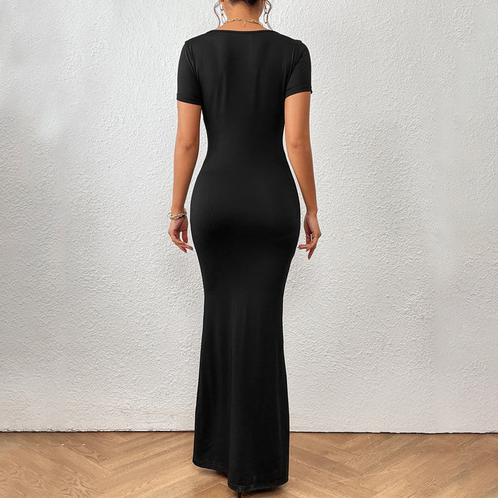 Robe maxi élégante pour femmes avec décolleté en U profond et coupe ajustée Levoire