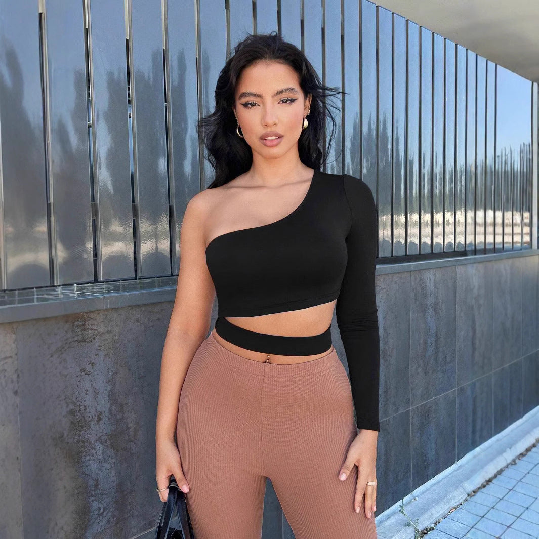 Haut féminin asymétrique cropped avec une manche longue Levoire