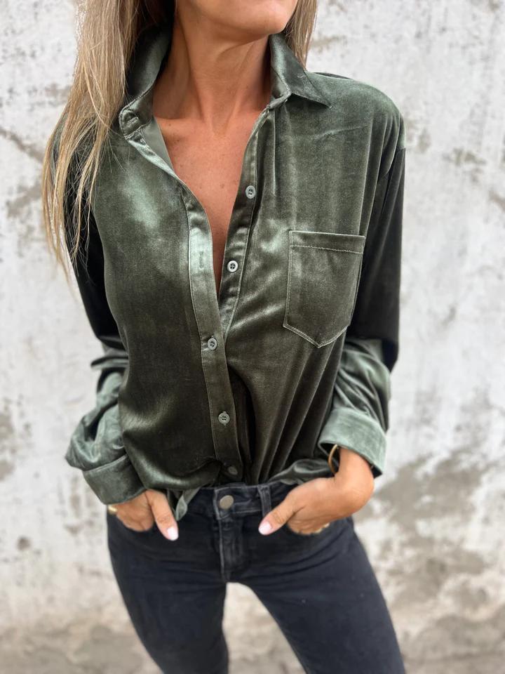 Blouse en velours élégant pour femmes avec poche poitrine pratique et coupe moderne Levoire