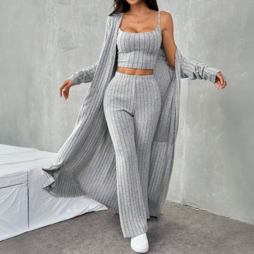 Ensemble en tricot pour femmes avec des manches longues et un design enveloppant élégant Levoire