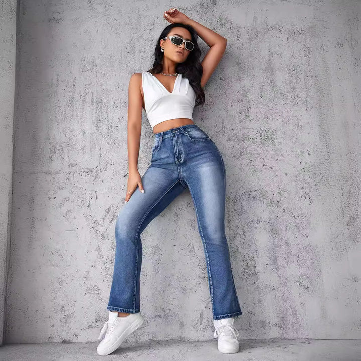 Jeans pour femmes taille haute avec coupe évasée Levoire