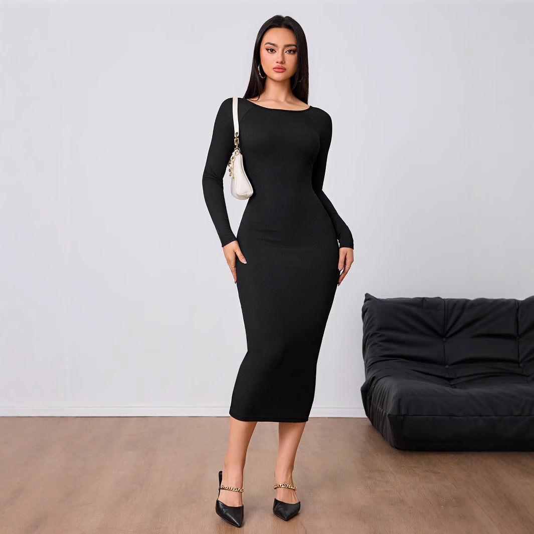 Robe midi ajustée pour femmes avec un élégant col rond et des manches longues Levoire