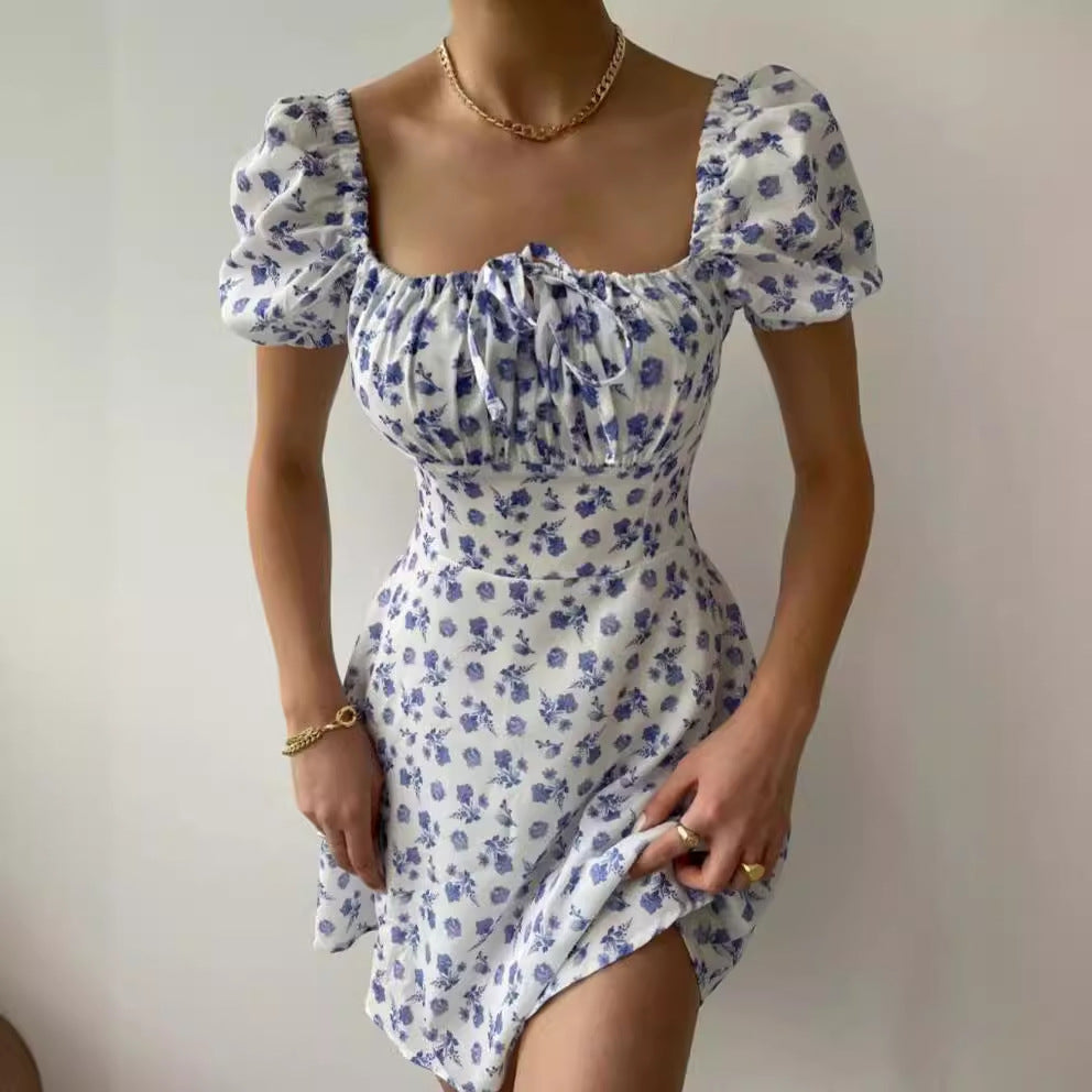 Robe mini joueuse pour femmes avec détails en volants et motif floral Levoire