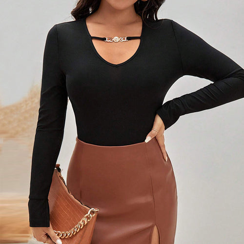 Body à manches longues pour femmes avec décolleté en V à la mode et détail de chaîne décoratif Levoire