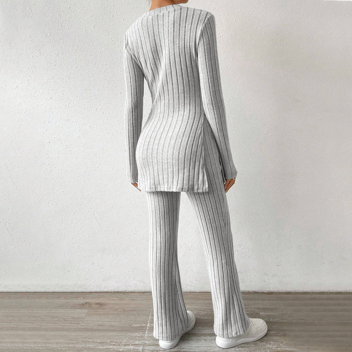 Costume tricot femme avec manches longues élégantes et coupe à la mode Levoire