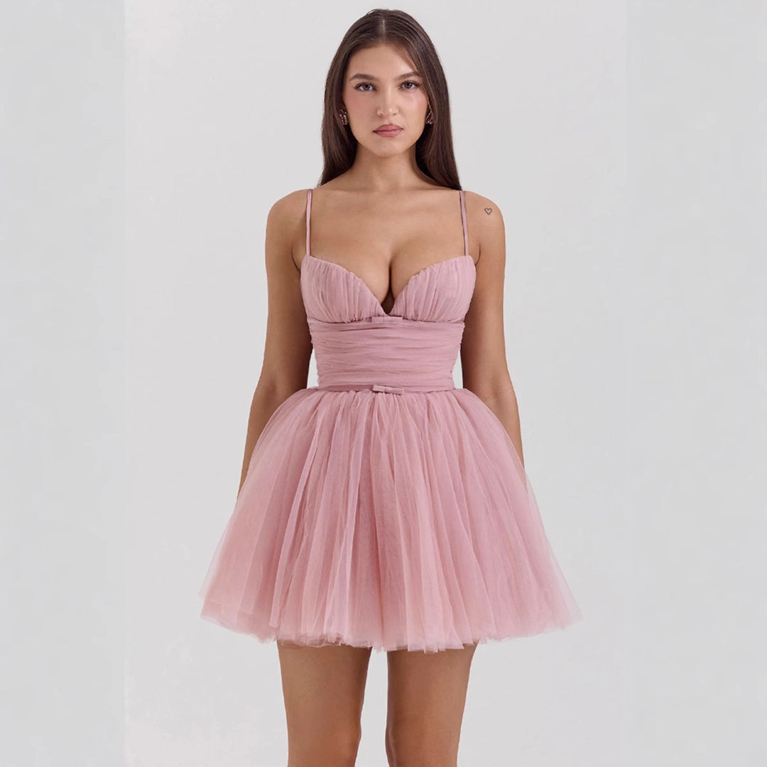 Robe de cocktail pour femmes avec décolleté en V profond et jupe en tulle volumineuse Levoire