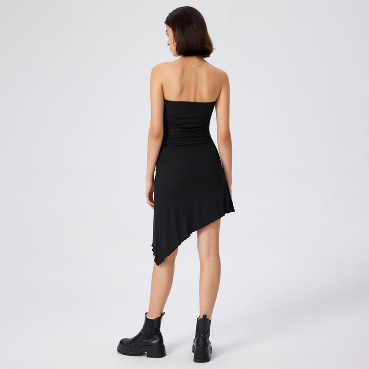 Robe bandeau ajustée pour femmes avec ourlet asymétrique et détail de volants Levoire