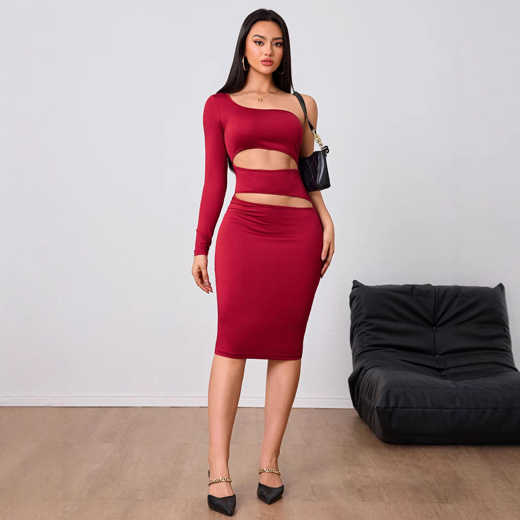Robe midi ajustée pour femmes avec découpe et design asymétrique, à manches longues Levoire