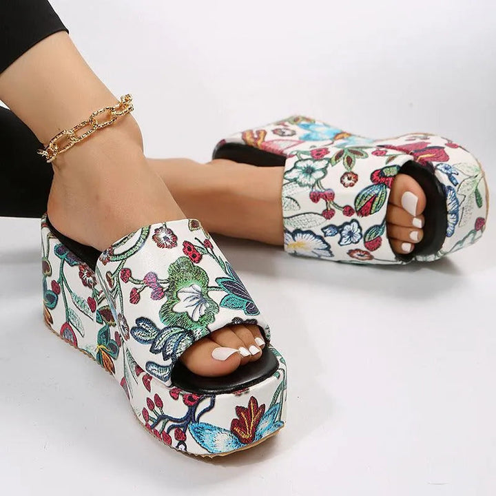 Levoire | Sandales avec talon brodé