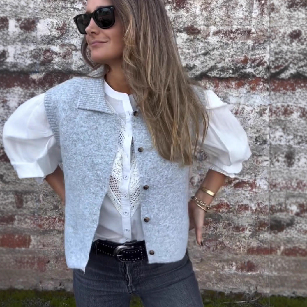 Gilet tricoté pour femmes avec col classique et détails de boutons élégants Levoire