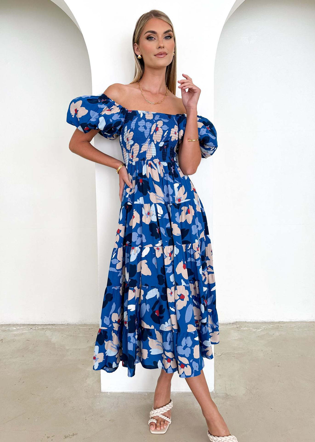 Robe maxi femme avec design dénudé des épaules et manches volumineuses à volants Levoire