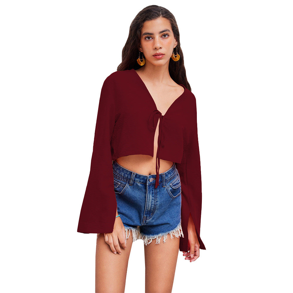 Haut court femme avec un profond décolleté en V et un nœud ludique Levoire