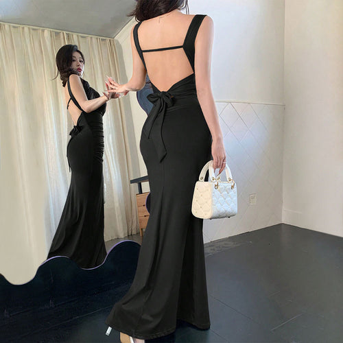 Robe de soirée élégante pour femmes avec découpes raffinées au dos et ceinture décorative à nouer Levoire