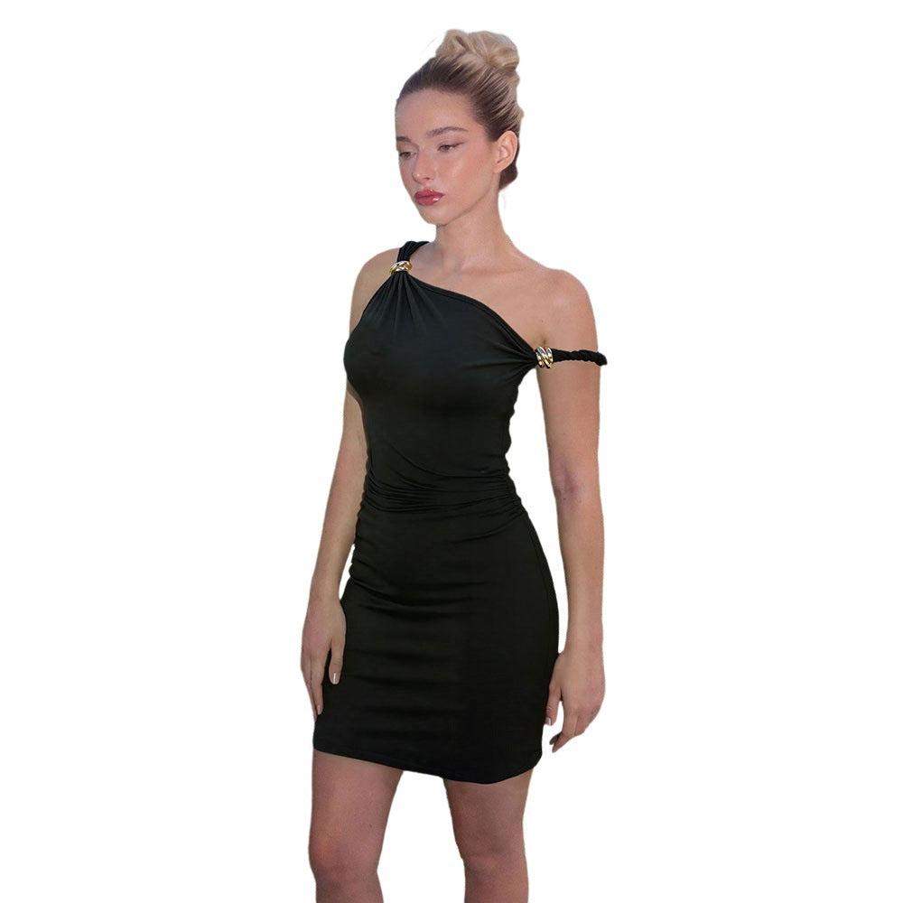 Robe mini ajustée pour femme avec encolure asymétrique et accents dorés Levoire