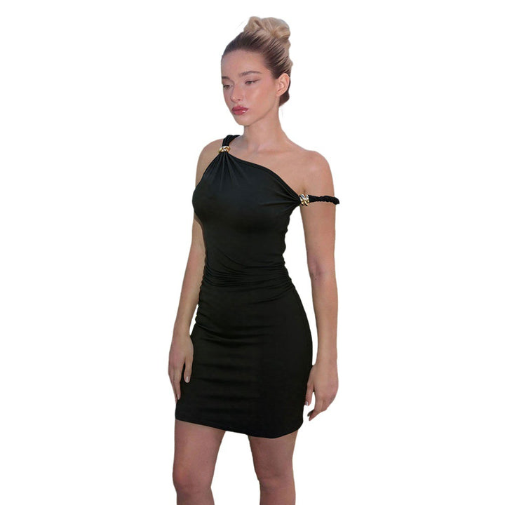 Robe mini ajustée pour femme avec encolure asymétrique et accents dorés Levoire