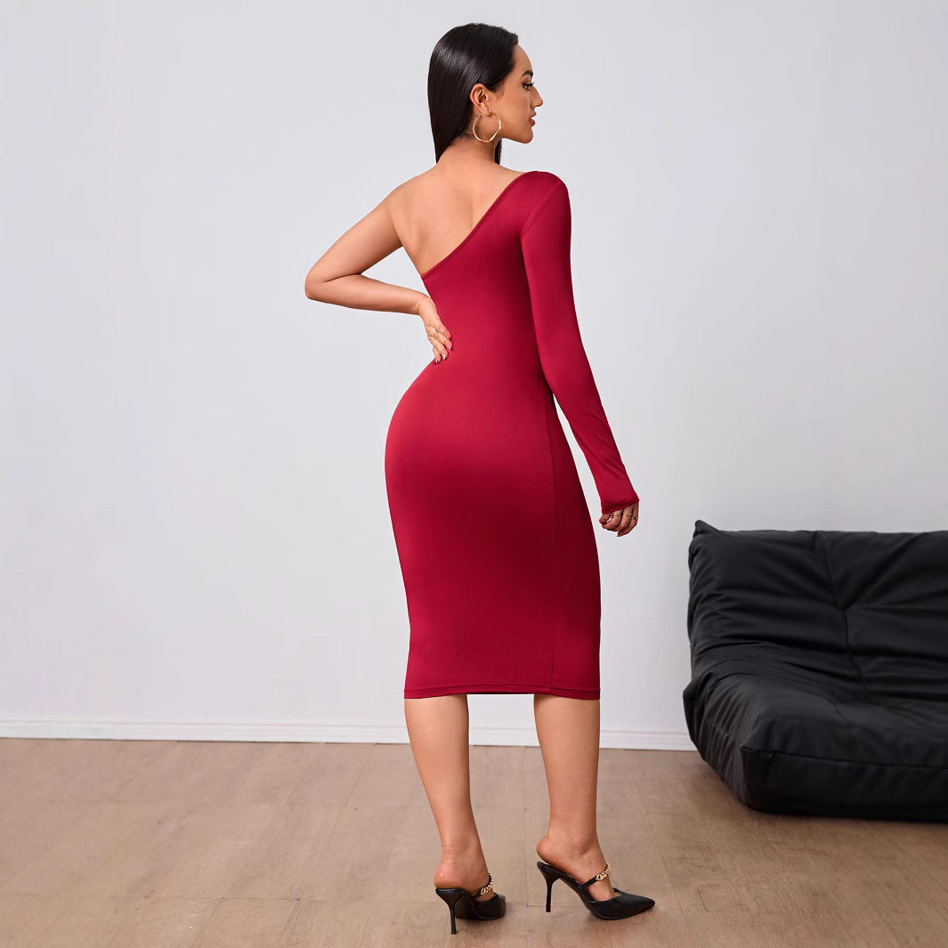 Robe midi découpée ajustée pour femme avec design asymétrique et manches longues Levoire