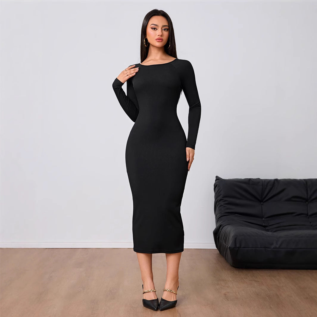 Robe midi ajustée pour femmes avec un élégant col rond et des manches longues Levoire