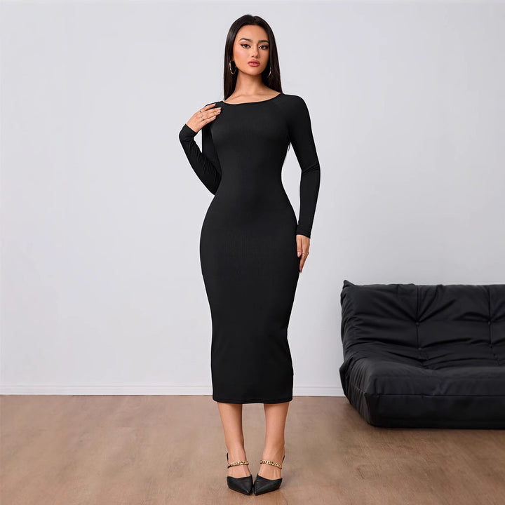 Robe midi ajustée pour femmes avec un élégant col rond et des manches longues Levoire
