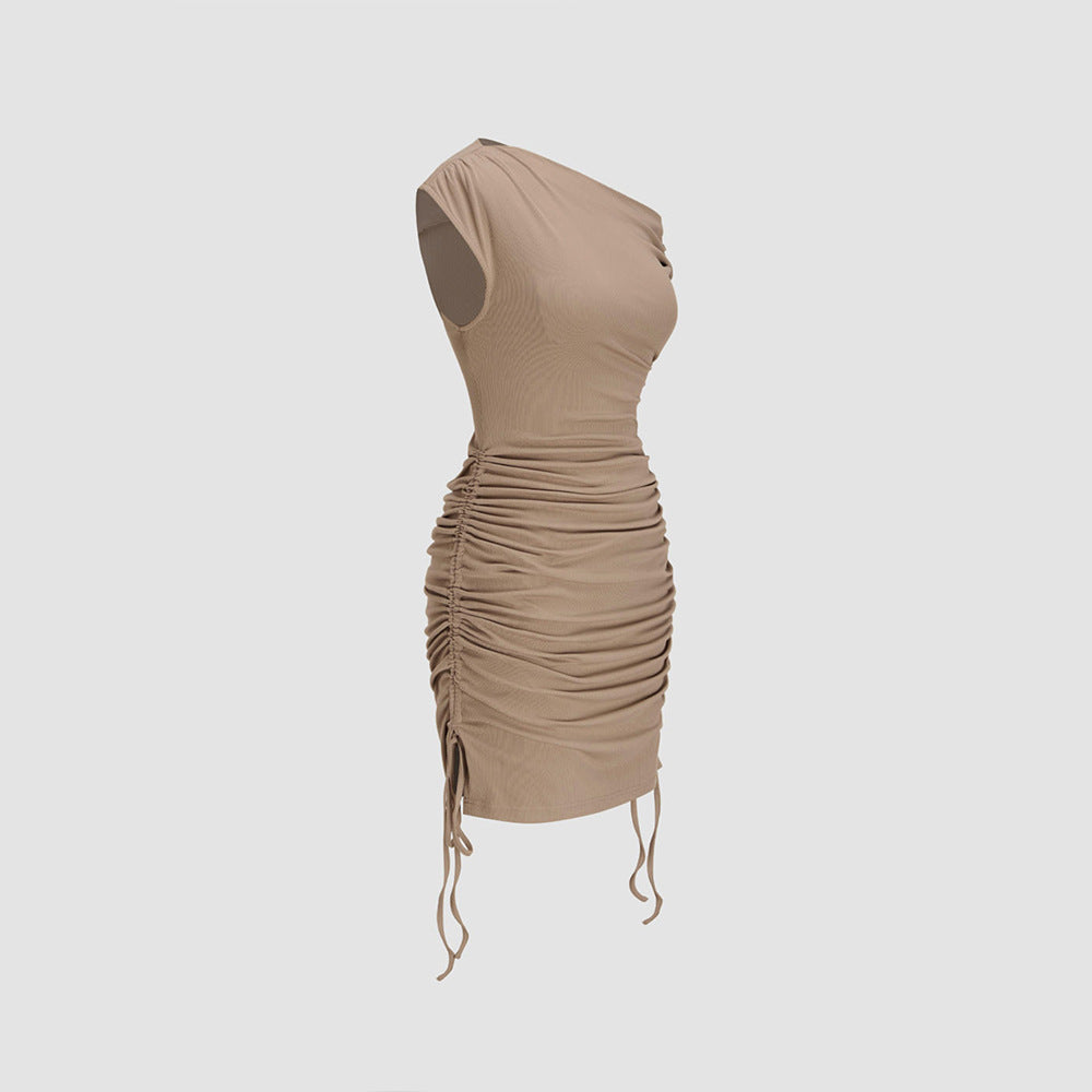Robe enveloppante ajustée pour femmes avec encolure asymétrique et détails volantés Levoire
