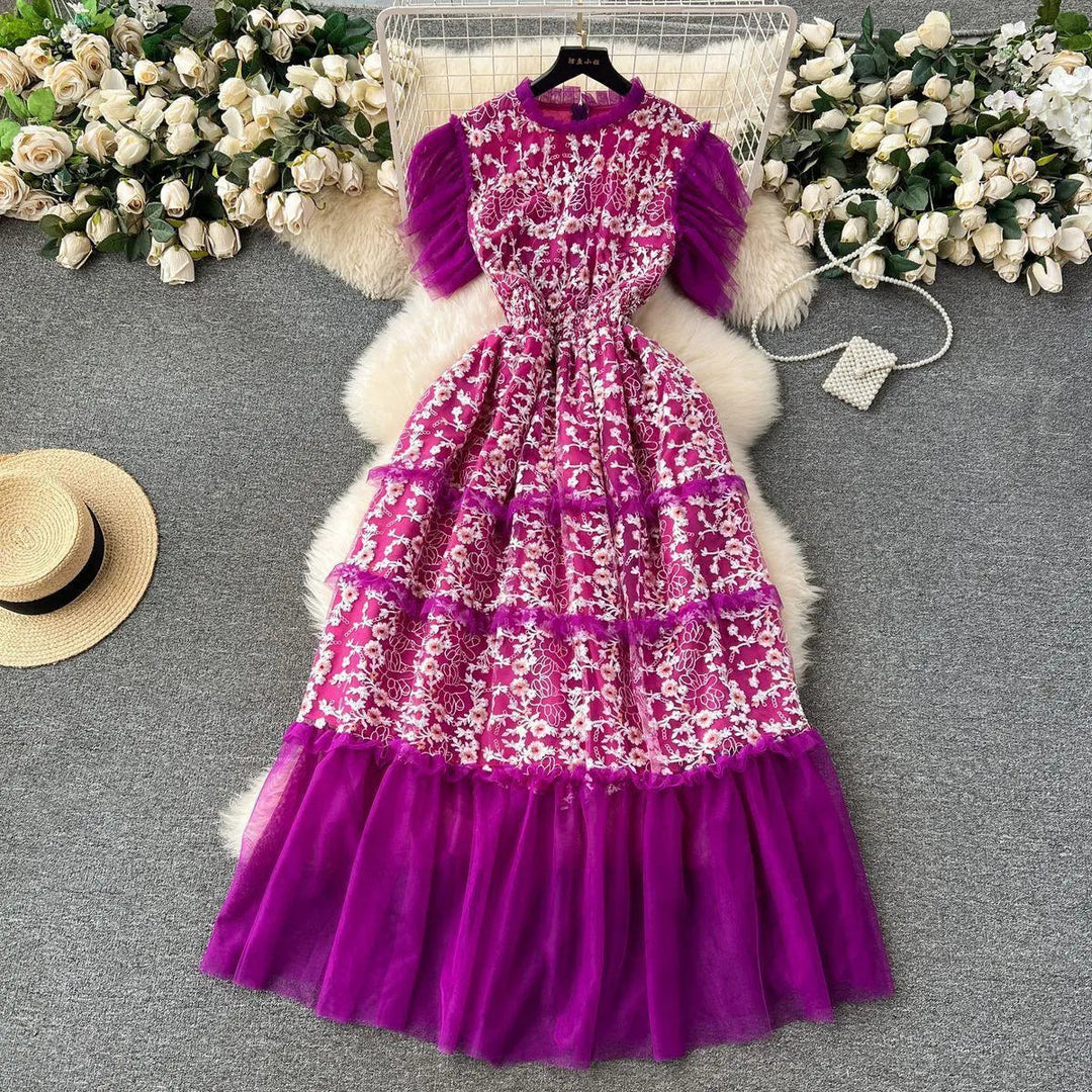Levoire | Robe en tulle avec de belles et élégantes coutures en dentelle