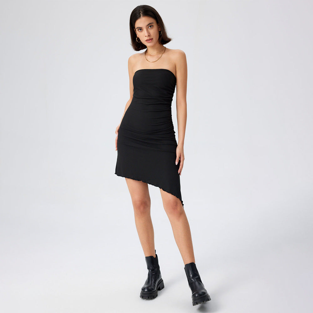 Robe bandeau ajustée pour femmes avec ourlet asymétrique et détail de volants Levoire