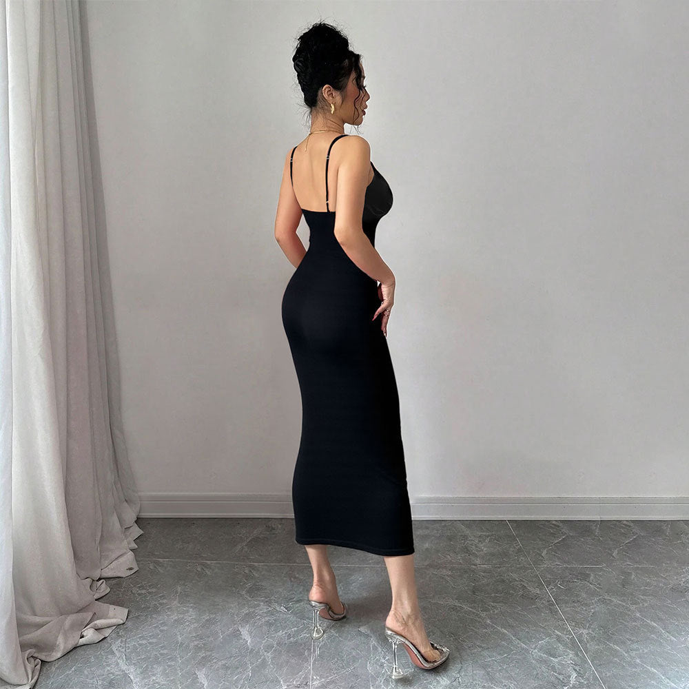 Robe midi ajustée pour femmes avec décolleté élégant et fines bretelles spaghetti Levoire