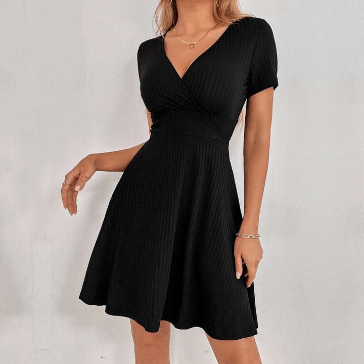 Robe décontractée pour femme avec dos ouvert et détail en nœud Levoire