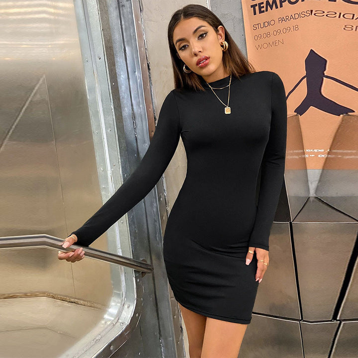 Robe mini près du corps pour femmes avec col haut et manches longues Levoire