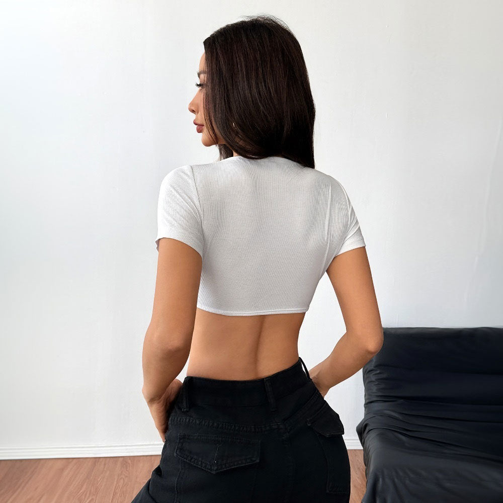 Chemise enveloppante raccourcie pour femmes avec décolleté en V profond et accents à la mode Levoire