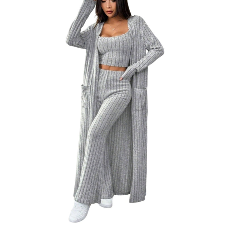 Ensemble en tricot pour femmes avec des manches longues et un design enveloppant élégant Levoire